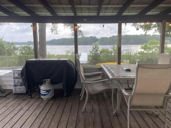 Building Photo - 732 Paradise Island Dr