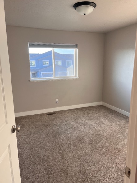 Building Photo - 200 1200 S