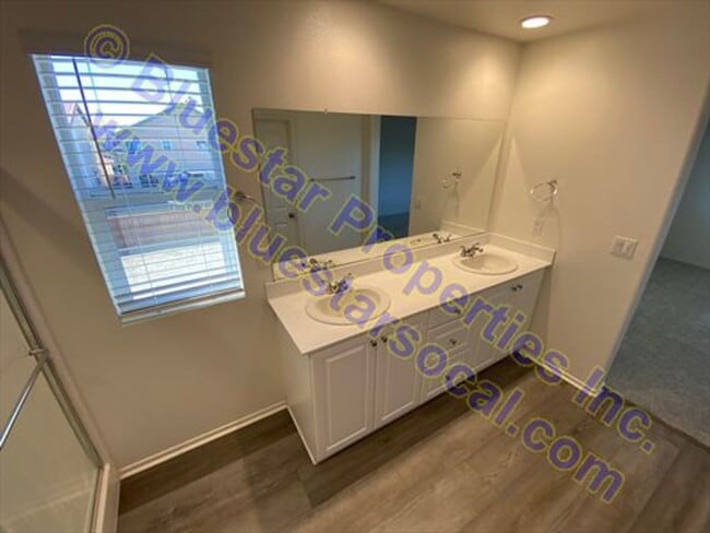 Building Photo - Just listed 5 bedroom in Victorville