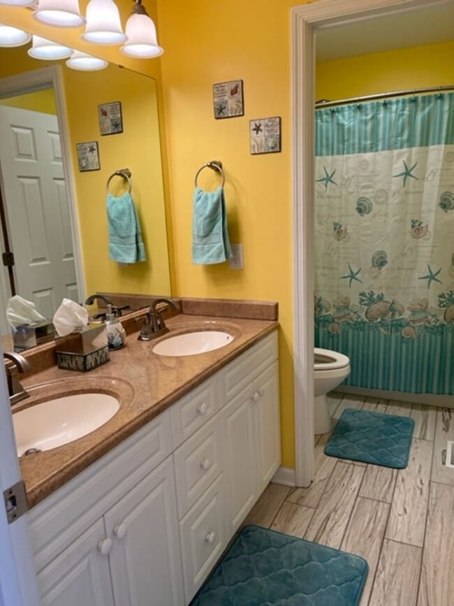 Building Photo - SEASONAL RENTAL 2 Bedroom Condo in Surf Ci...