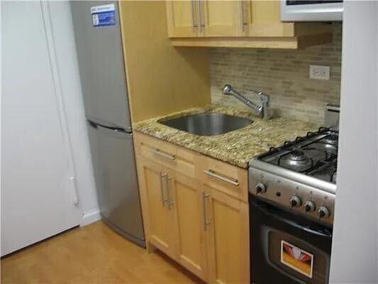 Building Photo - 347 W 57th St