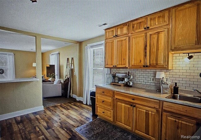 Building Photo - 71271 McVicar Rd