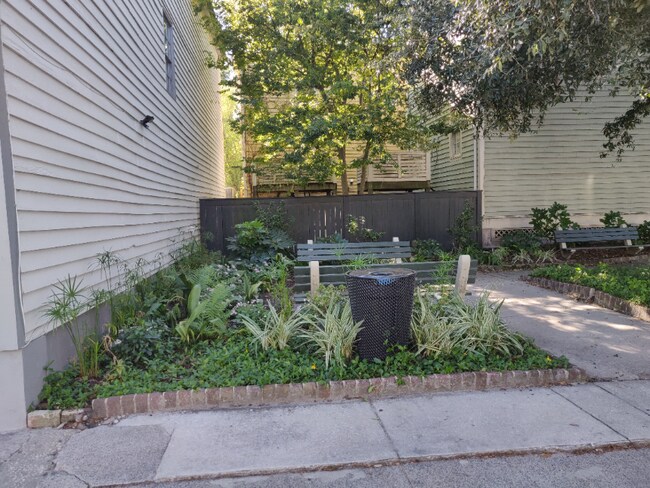 Building Photo - Renovated Historic Charleston Single