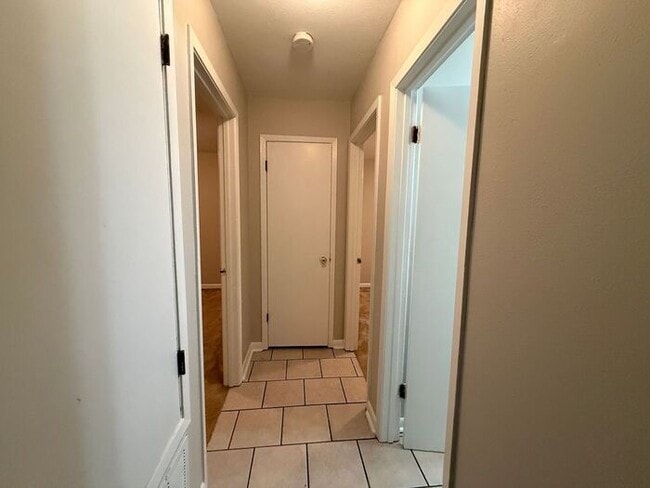 Building Photo - Northeast Pensacola - Harbour Square - 2 bedroom, 1 bathroom