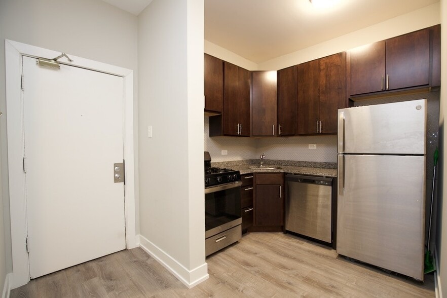 Building Photo - 4828 N Damen Ave