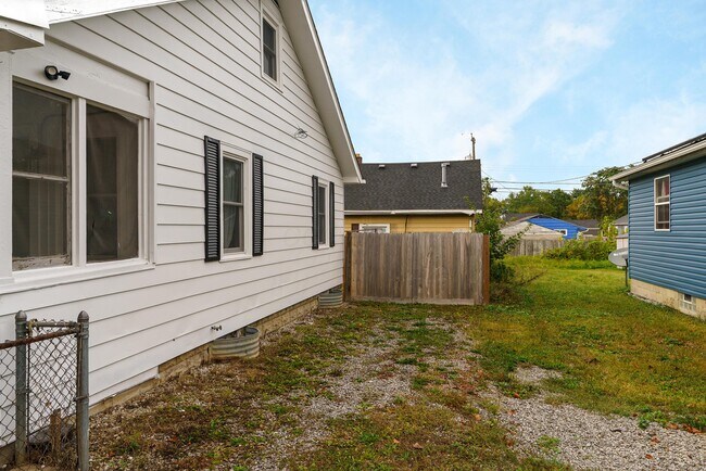 Building Photo - 2220 Sale Rd