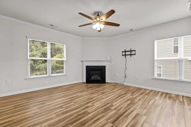 Building Photo - 1211 Nightshade Dr