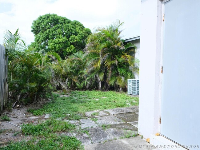 Building Photo - 401 Silver Beach Rd
