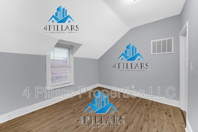 Building Photo - 523 W Columbus Dr