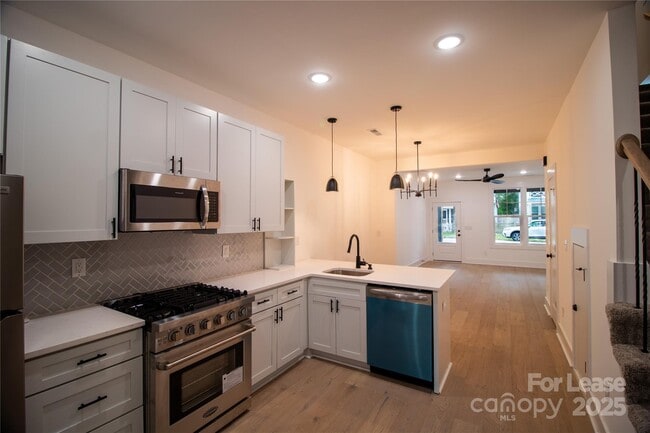 Building Photo - 603 Church St