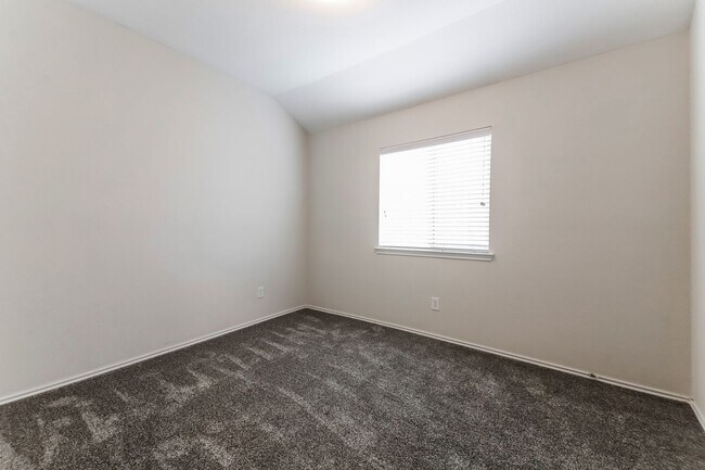 Building Photo - $1,795 4 Bed/2 Bath/2 Garage Ready for Move-in Forney Home in Windmill Farms