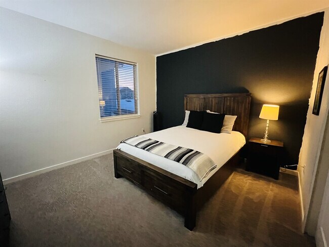 Building Photo - 15557 W 95th Ave