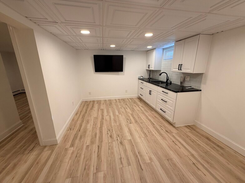 Building Photo - 2002 City Ave