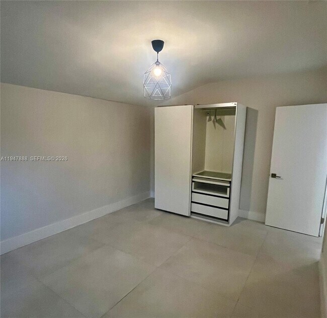 Building Photo - 337 SW 23rd Rd