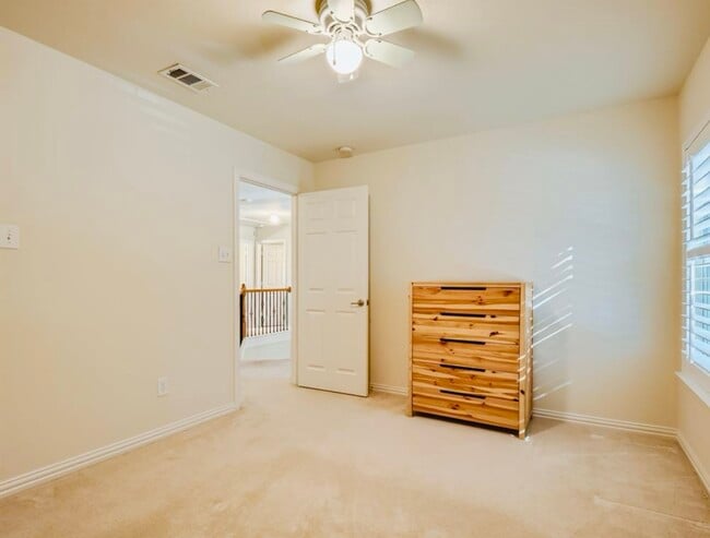 Building Photo - 2212 Hopkins Dr