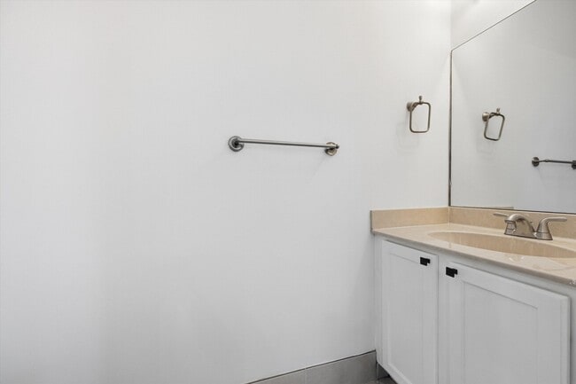 Building Photo - 13380 Georgian Ct