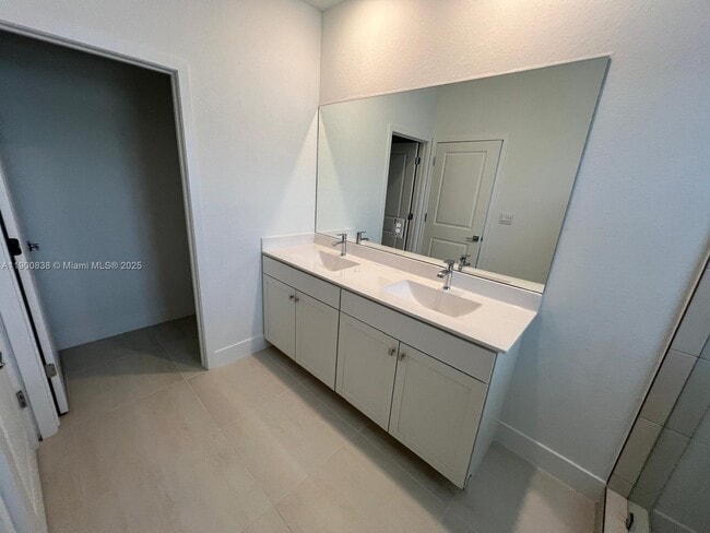 Building Photo - 136 SW 170th Ave