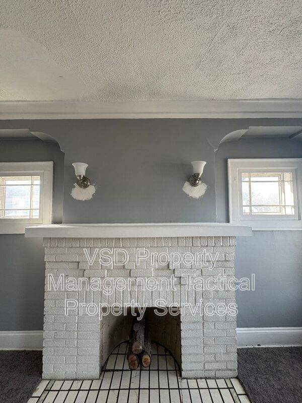 Building Photo - 3289 E 143rd St