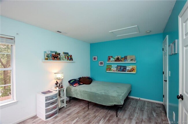 Building Photo - 70 Tulip Tree Ct