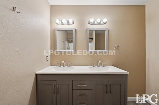 Building Photo - 7044 Springfield Dr