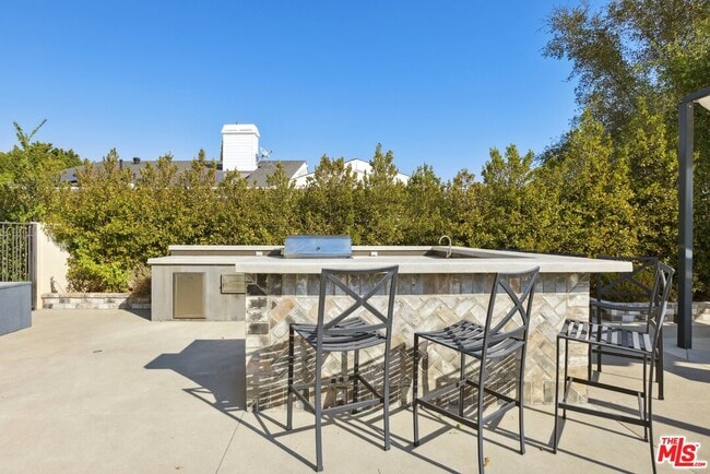 Building Photo - 2676 Casiano Rd