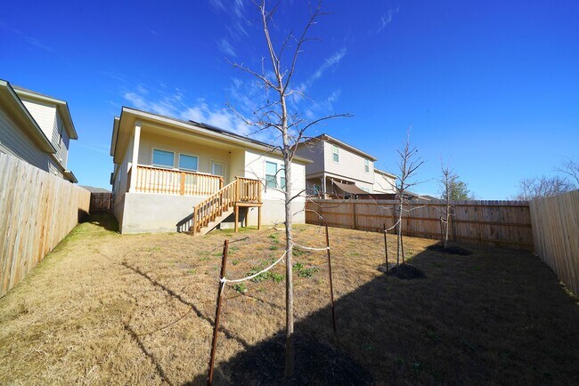 Building Photo - Like-New Home in Applewood Neighborhood. Realtor Commission: $600