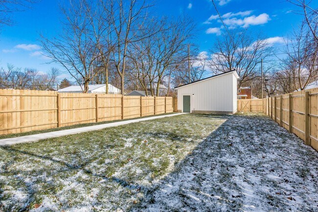 Building Photo - 172 Whitethorne Ave