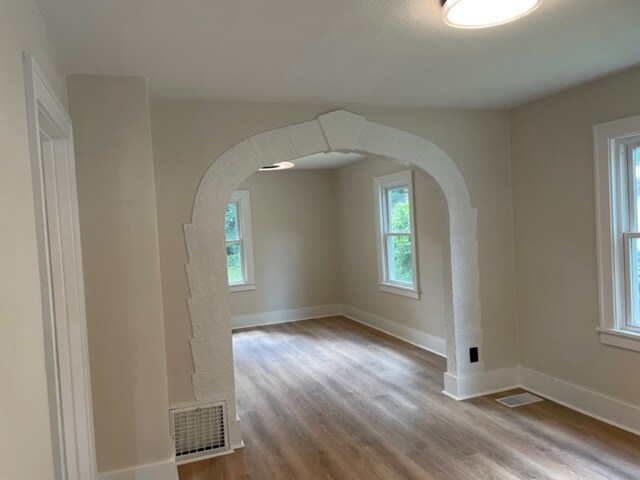 Building Photo - 815 South Ave