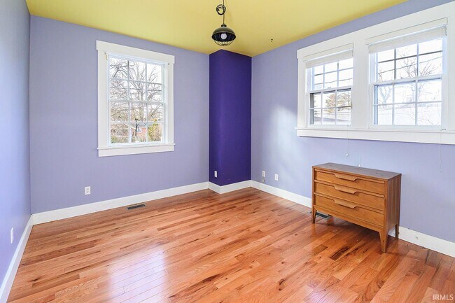 Building Photo - 720 S Park Ave