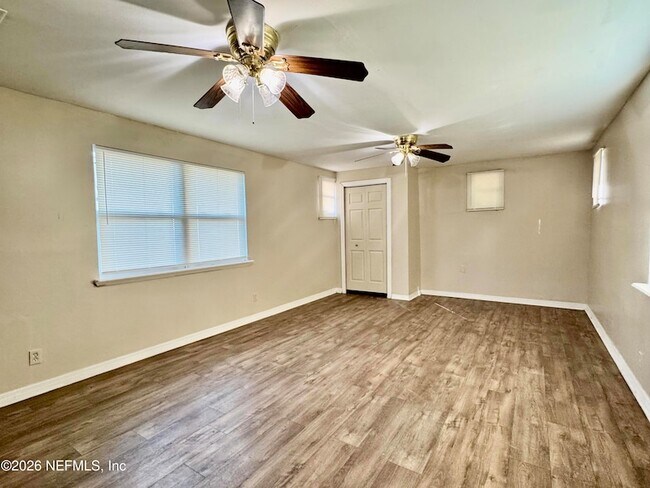 Building Photo - 2057 Glen Gardner Dr