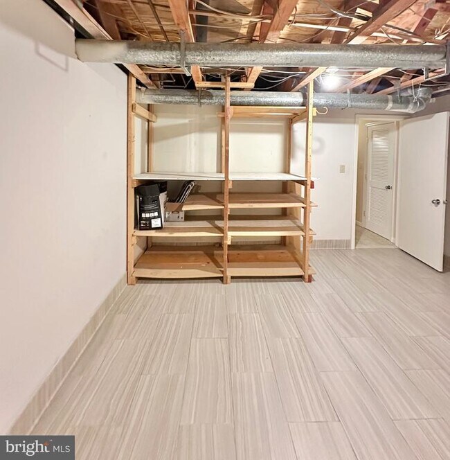 Building Photo - 2021 Lakebreeze Way