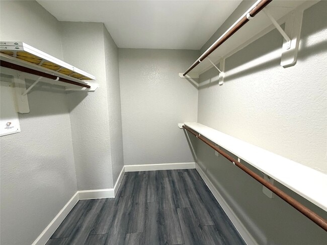 Building Photo - 10667 Cobblecreek Way