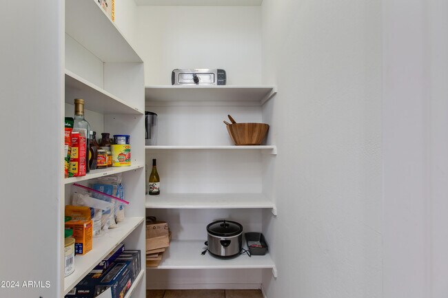 Building Photo - 2647 N Miller Rd