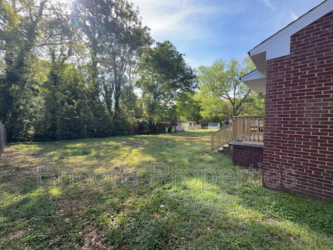 Building Photo - 2731 Knowles St