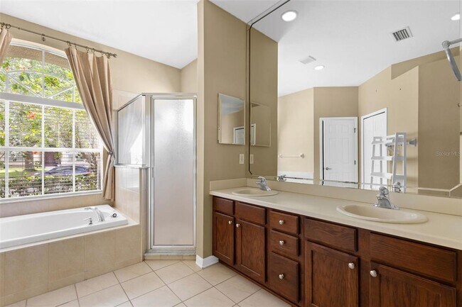 Building Photo - 13655 Artesa Bell Dr