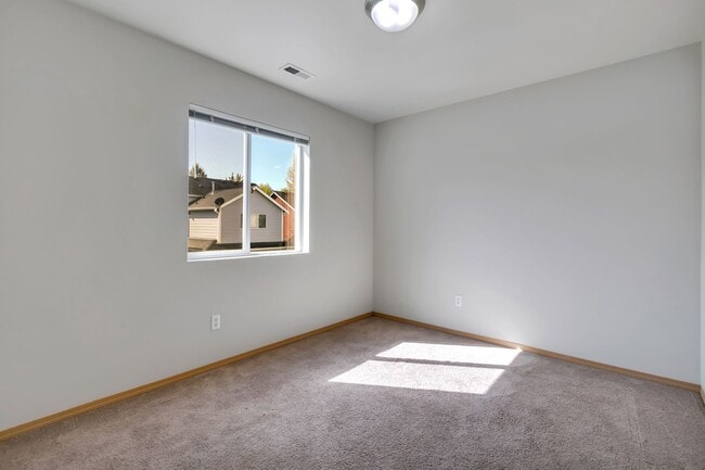 Building Photo - Cozy Corner Lot in Radiance