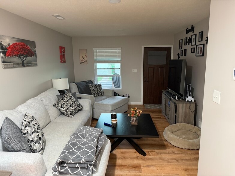 Living room - 184 School St