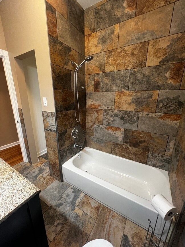 Building Photo - 735 N Hamlin Ave