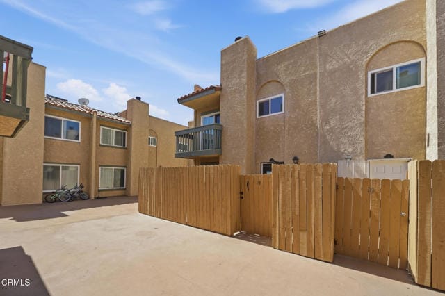 Building Photo - 10260 Plainview Ave