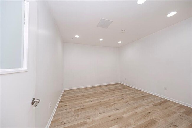 Building Photo - 232 3rd Ave