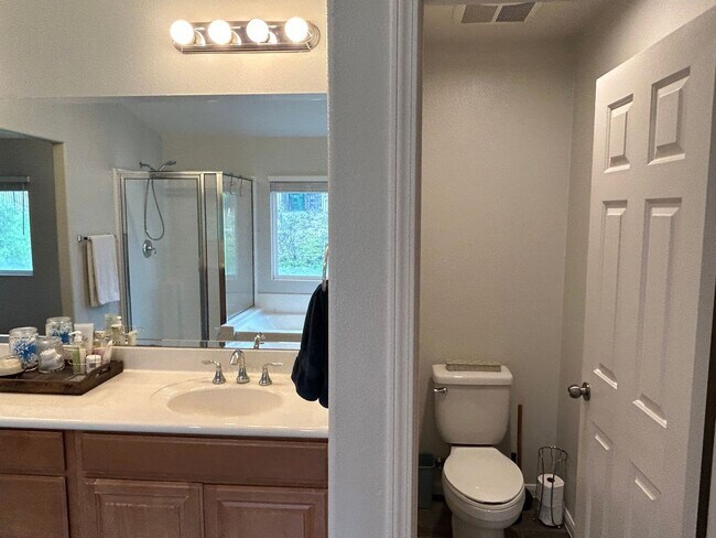 Building Photo - Beautiful 5-Bedroom Home In Oceanside