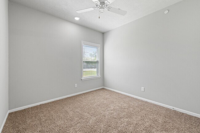 Building Photo - 1326 Prairie Dr