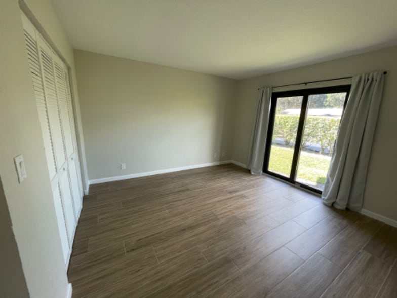 Building Photo - M0NTANTE Montante Blvd