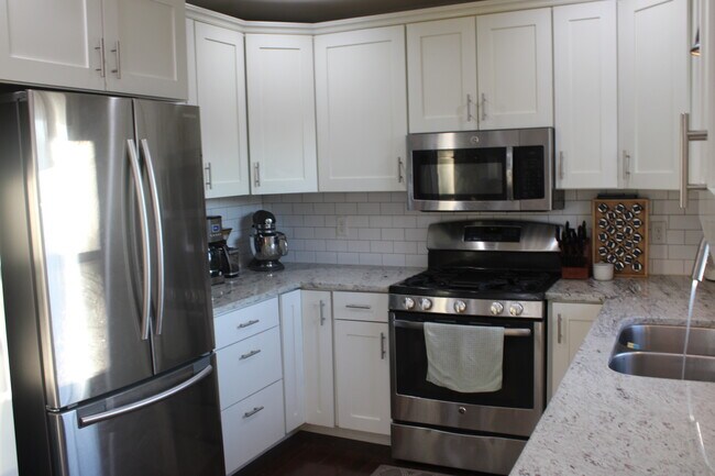 Building Photo - 5039 W Clayton Rd