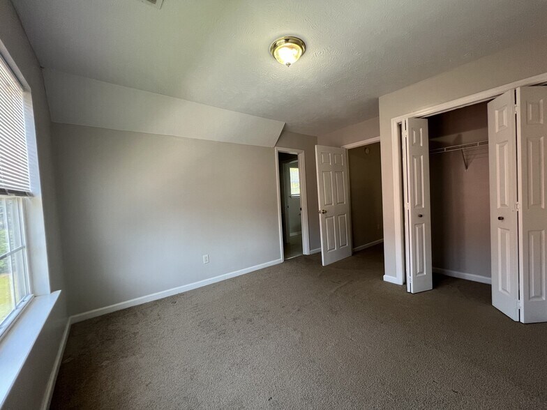 Building Photo - 2812 Hydes Ferry Rd