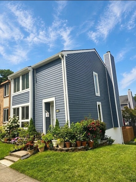 Building Photo - 8723 Ridge Hollow Ct