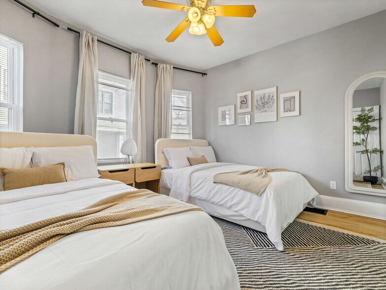 Building Photo - 168 School St