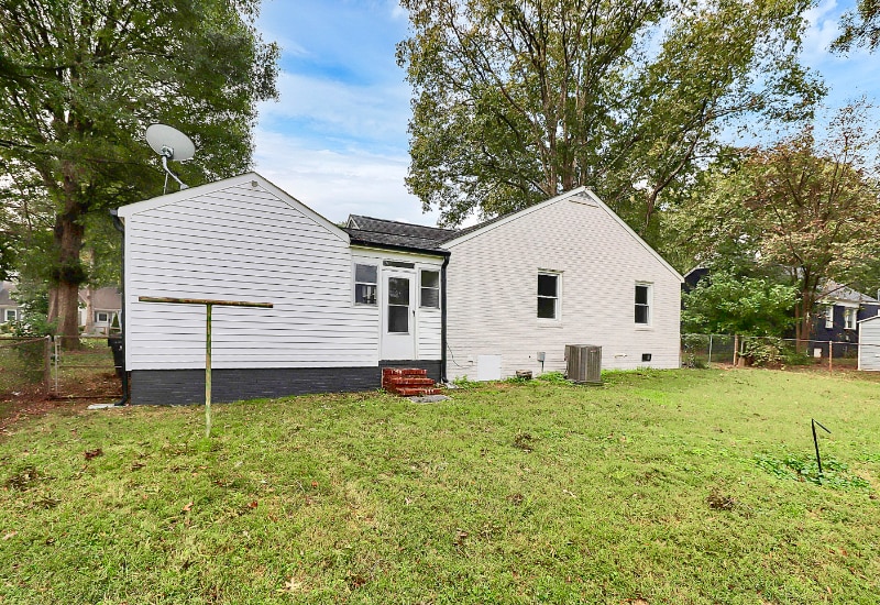 Building Photo - 5726 Oak Dr