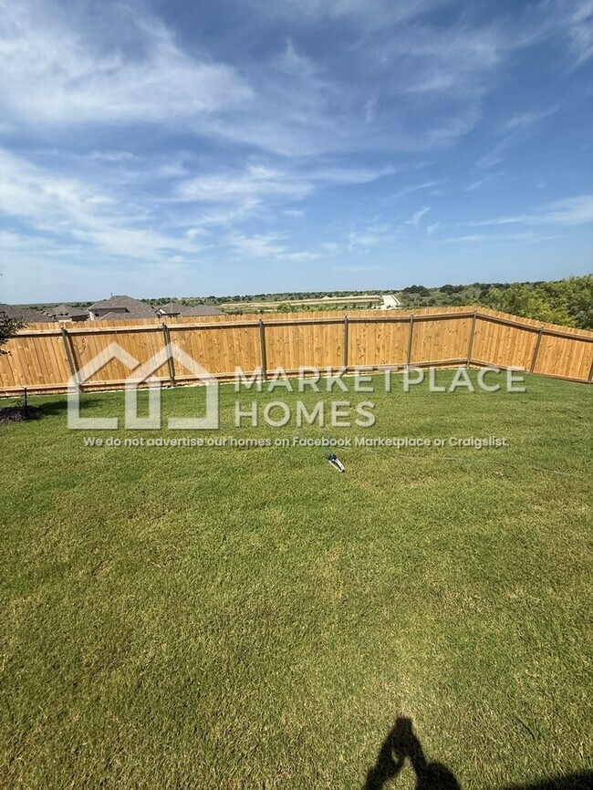 Building Photo - 904 Crimson Wolf Rd
