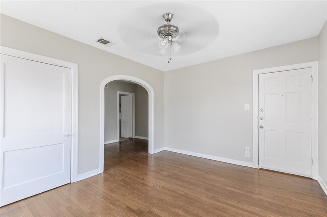 Building Photo - 419 W Polk St